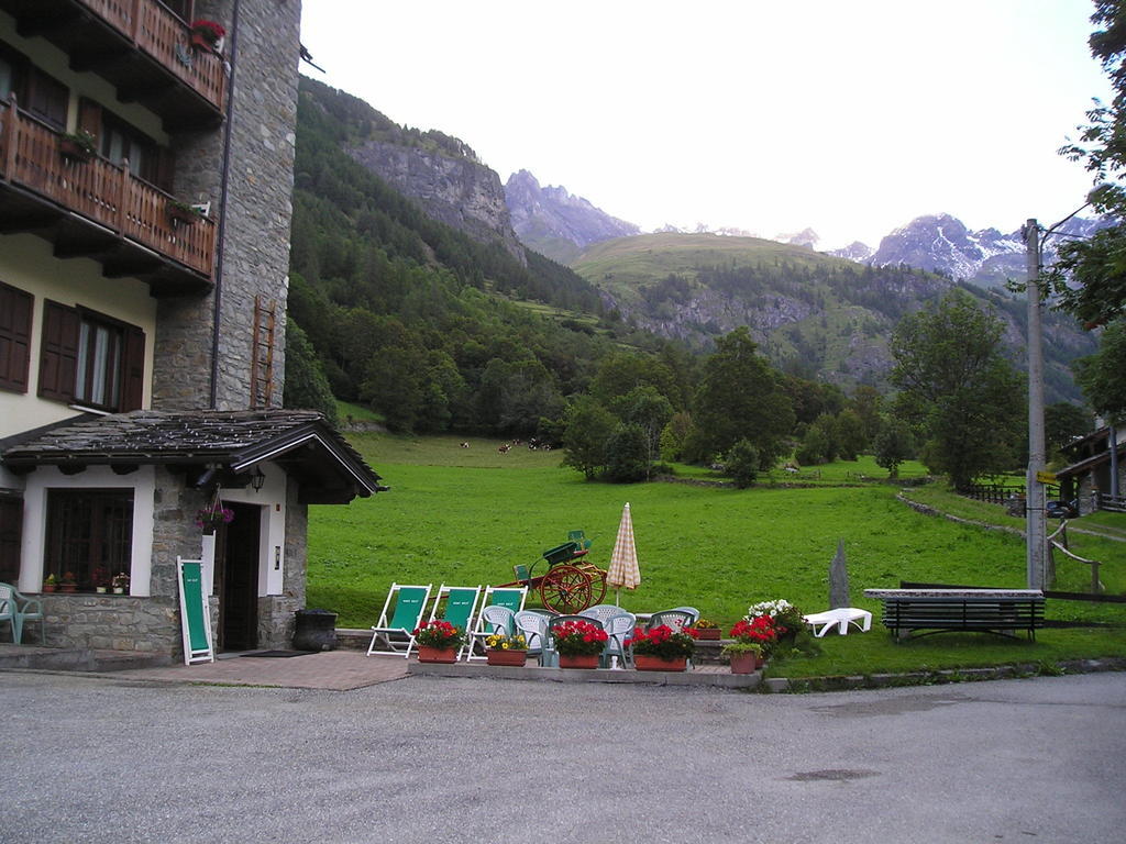 Mont Gele Hotel Ollomont Exterior photo